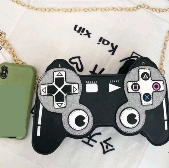 Game Controller Crossbag - Picture 4 of 8